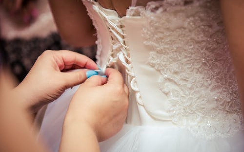  4 Tips: Find en Brugt Brudekjole, Der ikke Bryder Budgettet!